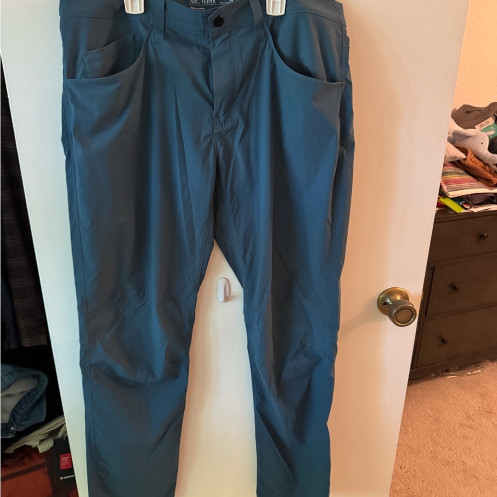 Arc'teryx Levon LT mens 34 Blue
